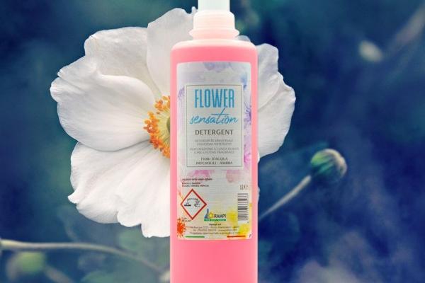 Flowers sensation, une note de fleurs d'eau, d'ambre et de patchouli.