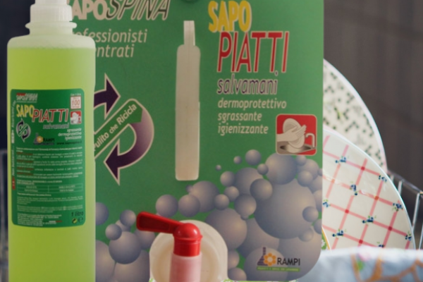 Produit de lavage pour vaisselle et verres avec une formule qui protège vos mains. 