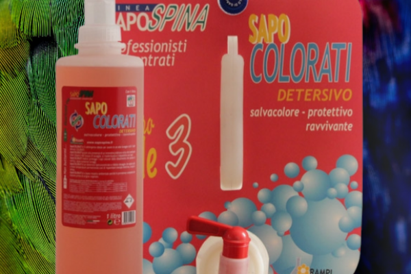 Savo couleur la lessive qui redonne de l'éclat aux couleurs vives.