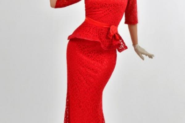 Robe de soirée / robe plissée / robe en soie ou matières séciales / robe longue