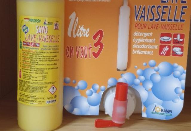 SapoSTOVIGLIE  est un  liquide pour lave-vaisselle avec 4 FONCTIONS en 1 produit