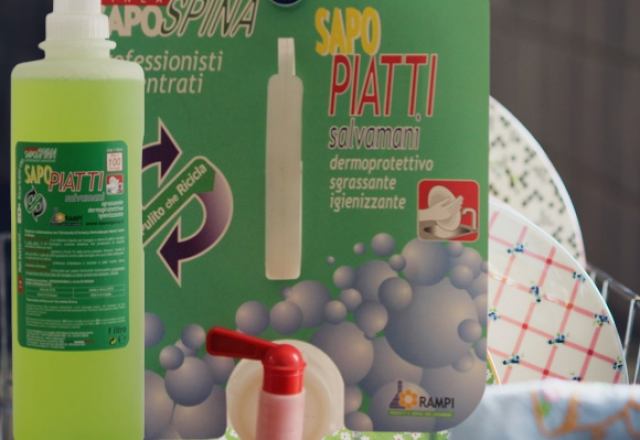 Produit de lavage pour vaisselle et verres avec une formule qui protège vos mains. 