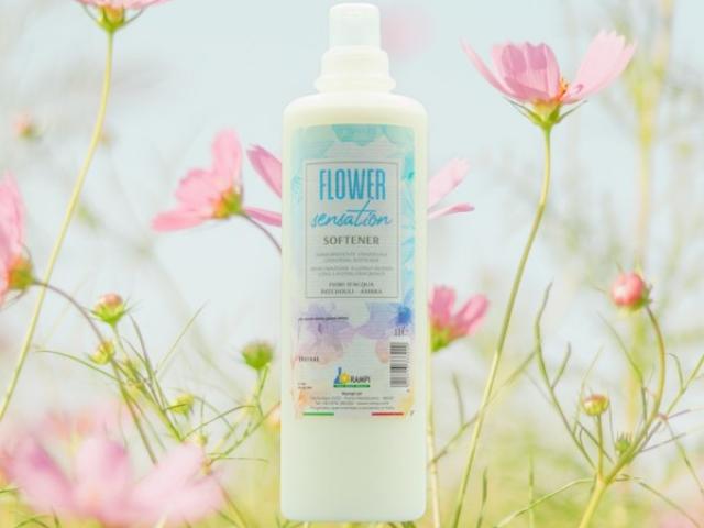 Flowers sensation assouplissant aux notes de fleurs parfum, longue durée