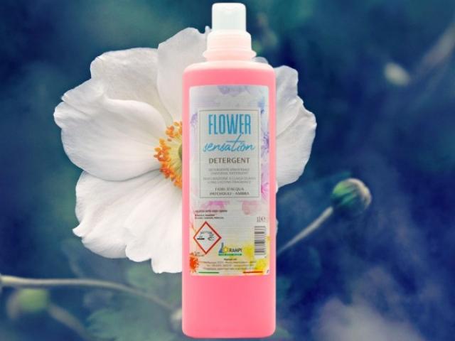 Flowers sensation, une note de fleurs d'eau, d'ambre et de patchouli.