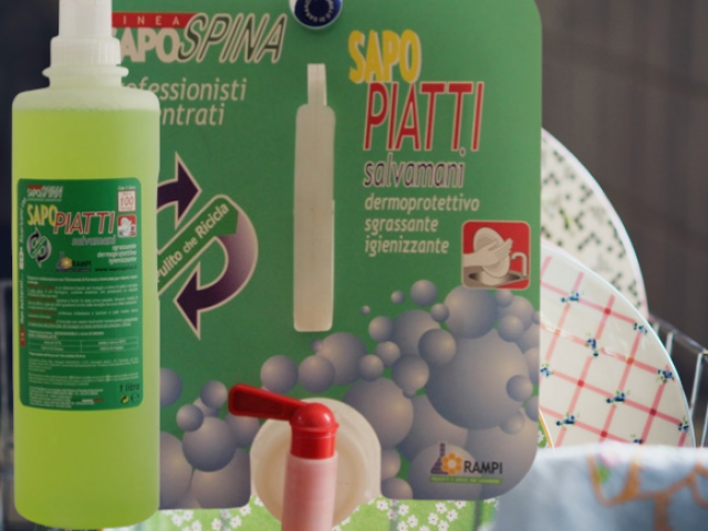 Produit de lavage pour vaisselle et verres avec une formule qui protège vos mains. 