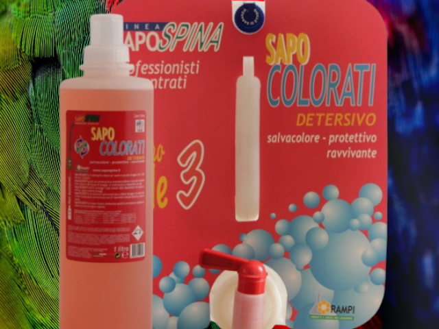 Savo couleur la lessive qui redonne de l'éclat aux couleurs vives.