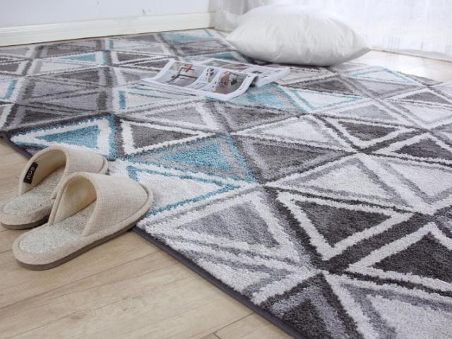 Redonnez vie à vos tapis avec Céline Pressing Argentan pour un été sein
